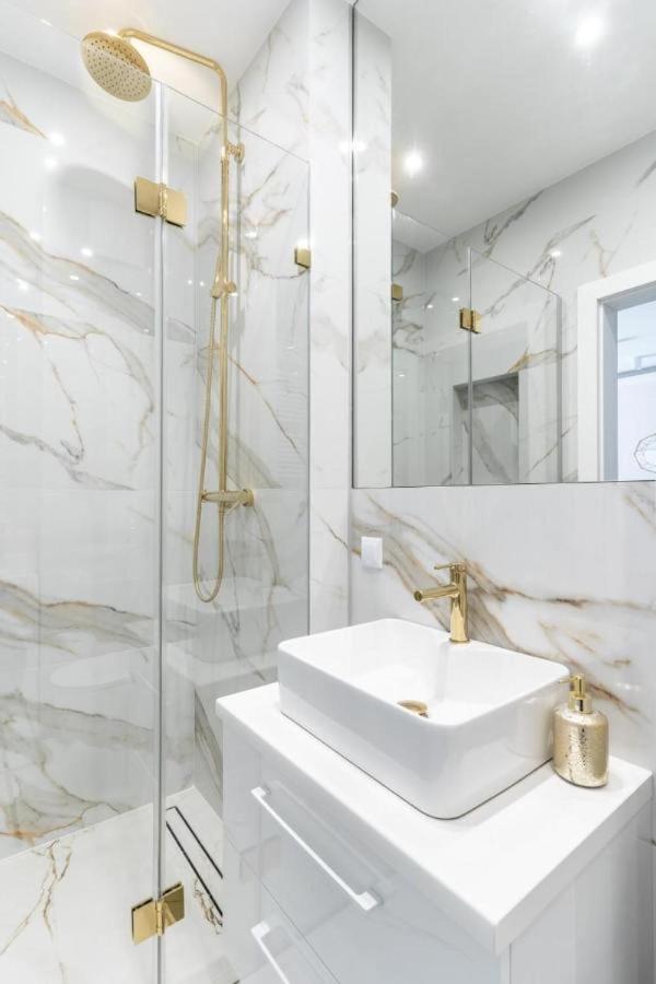 Apartament Mennica Residence - Golden Apartments - Comfortable And Stylish Varsavia Esterno foto